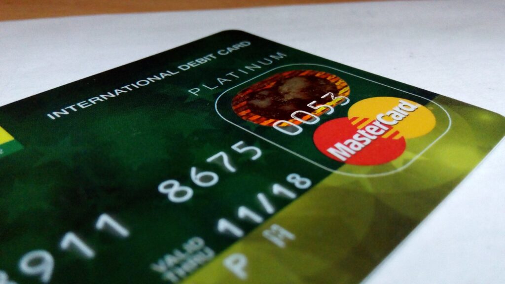international debit card, credit card, bank-388996.jpg